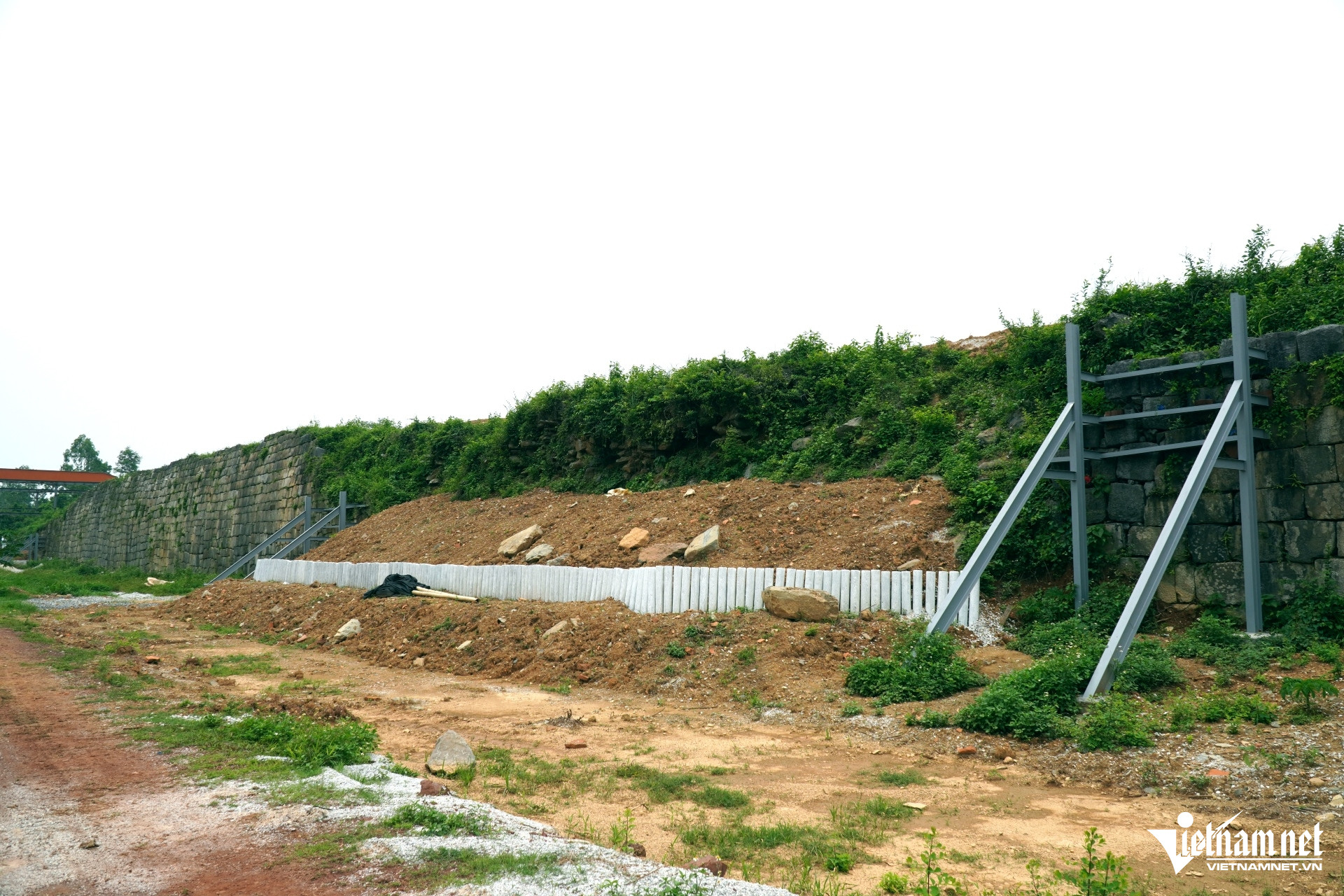 W-a6Gia cố 16 đoạn tường thành nhà Hồ bị sạt.JPG.jpg