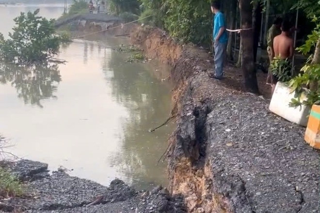 Sạt lở 100m bờ bao ven sông Sài Gòn, TPHCM khẩn cấp di dời dân