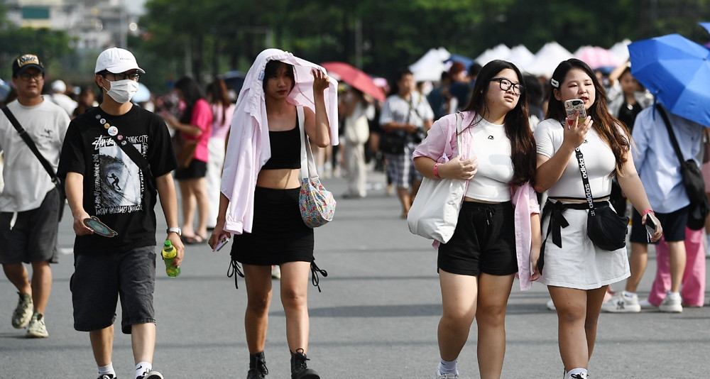 Dự báo thời tiết ngày mai 15/6/2025: Miền Bắc, Trung Bộ nắng nóng đến trên 38 độ
