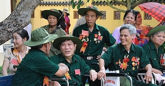 Chủ tịch nước tặng quà gần 1,6 triệu người có công dịp 27/7