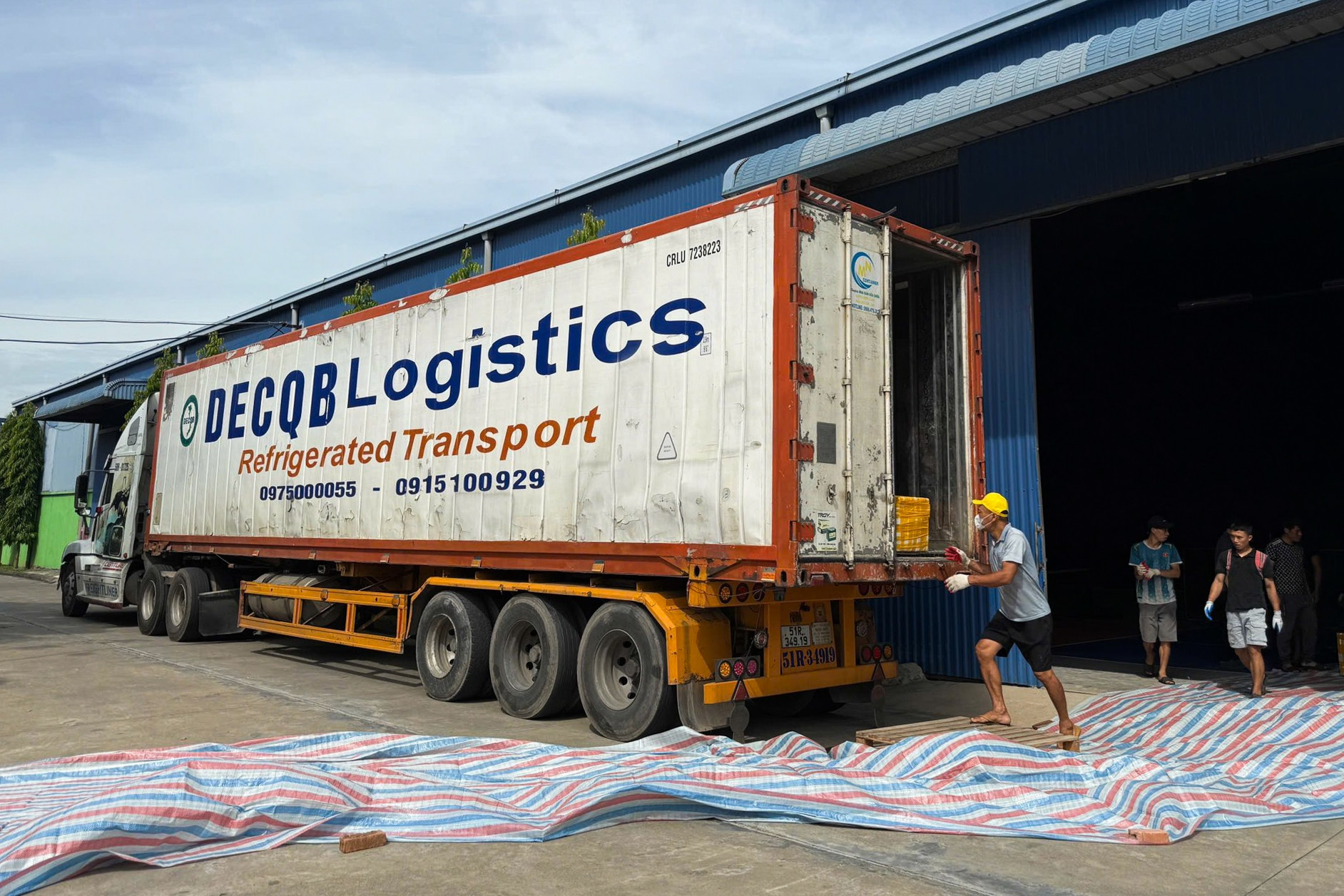 Cảnh sát kiểm tra xe container, phát hiện sự thật về 20 tấn hàng nội tạng