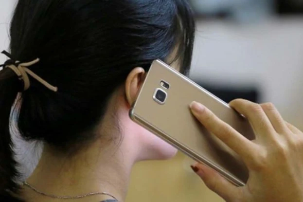 Chỉ bằng 1 câu nói, người phụ nữ ‘lật kèo’ khiến kẻ lừa đảo tắt máy