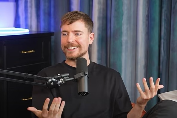 Điều gì xảy ra với YouTuber hơn 400 triệu người theo dõi khi nhịn ăn 14 ngày?