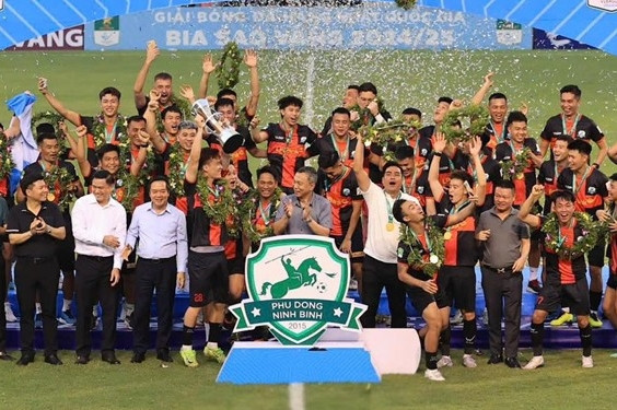 Hoàng Đức tỏa sáng, Ninh Bình thắng đậm Bình Phước trận nâng cúp vô địch