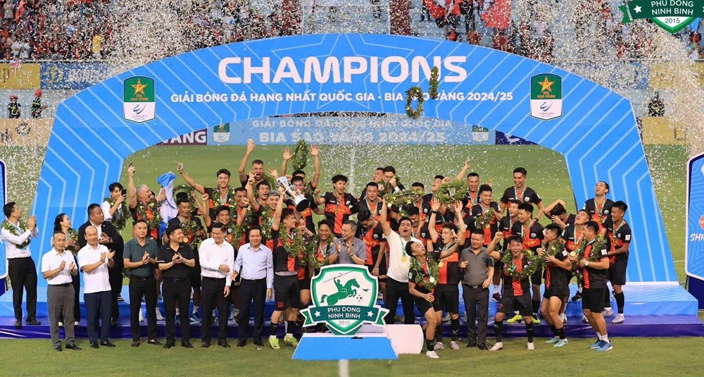 Hoàng Đức tỏa sáng, Ninh Bình thắng đậm Bình Phước trận nâng cúp vô địch