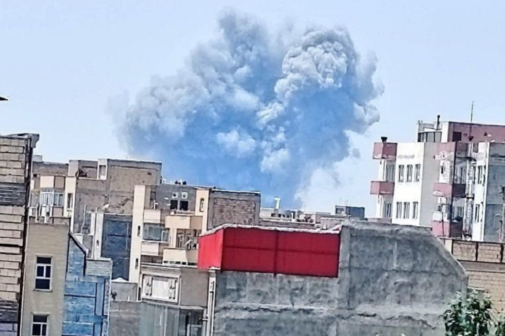 Iran dọa tập kích các căn cứ Mỹ - Anh - Pháp, Israel cảnh báo 'thiêu rụi Tehran'