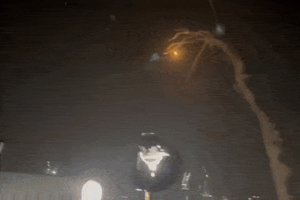 Iran phóng hàng loạt tên lửa đạn đạo về phía Israel