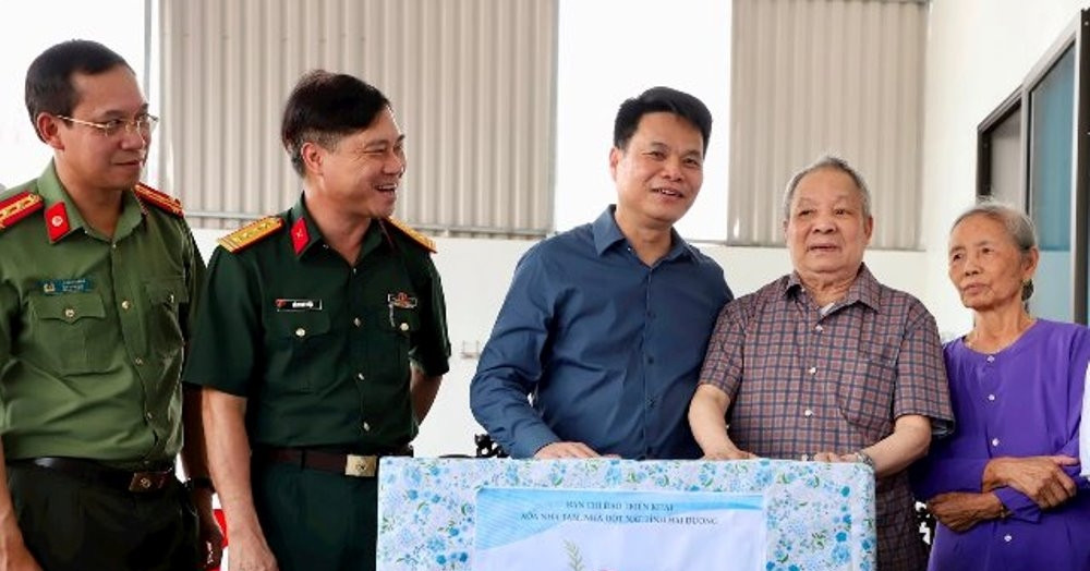 Lãnh đạo tỉnh Hải Dương thăm hỏi gia đình được hỗ trợ xoá nhà tạm, nhà dột nát