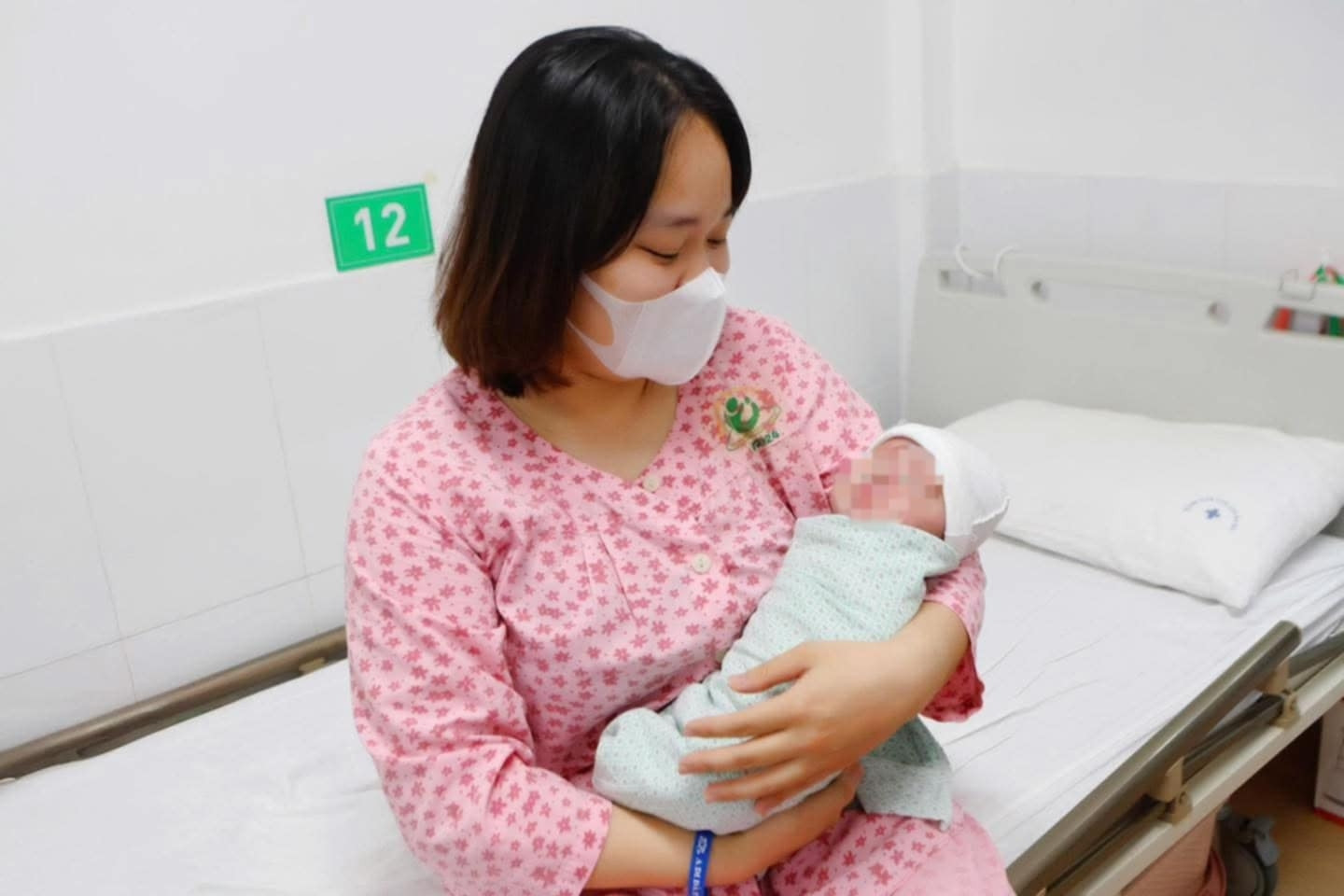 'Trận chiến' 99 ngày giành lại sự sống cho bé sơ sinh 600g, nhỏ xíu bằng gang tay