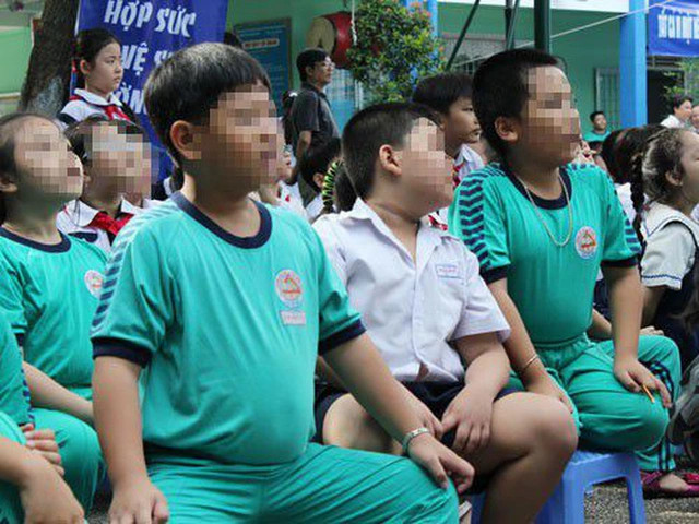 Kỳ nghỉ hè của những em bé béo phì, mẹ chi hàng chục triệu mong con giảm cân