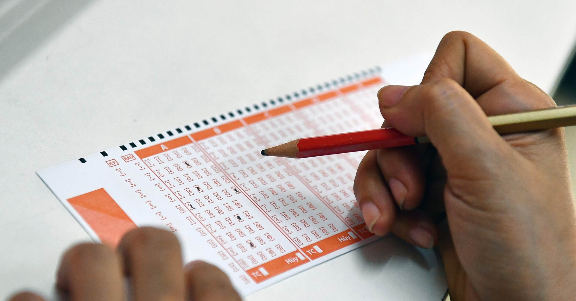 Vietlott lại tìm thấy 2 vé số trúng độc đắc tiền tỷ