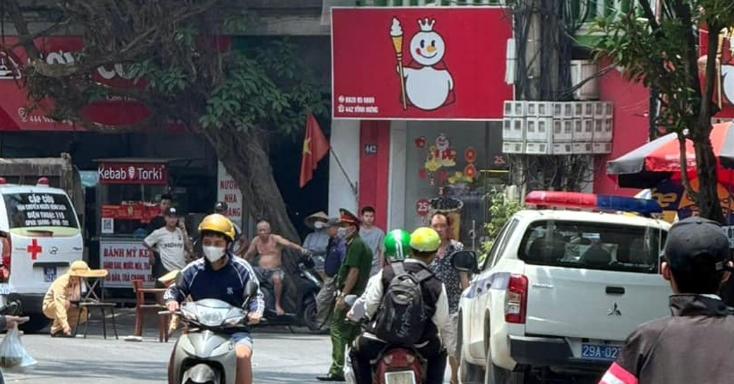 Bé 5 tuổi ở Hà Nội nguy kịch sau va chạm với xe tải ngay trước cửa nhà
