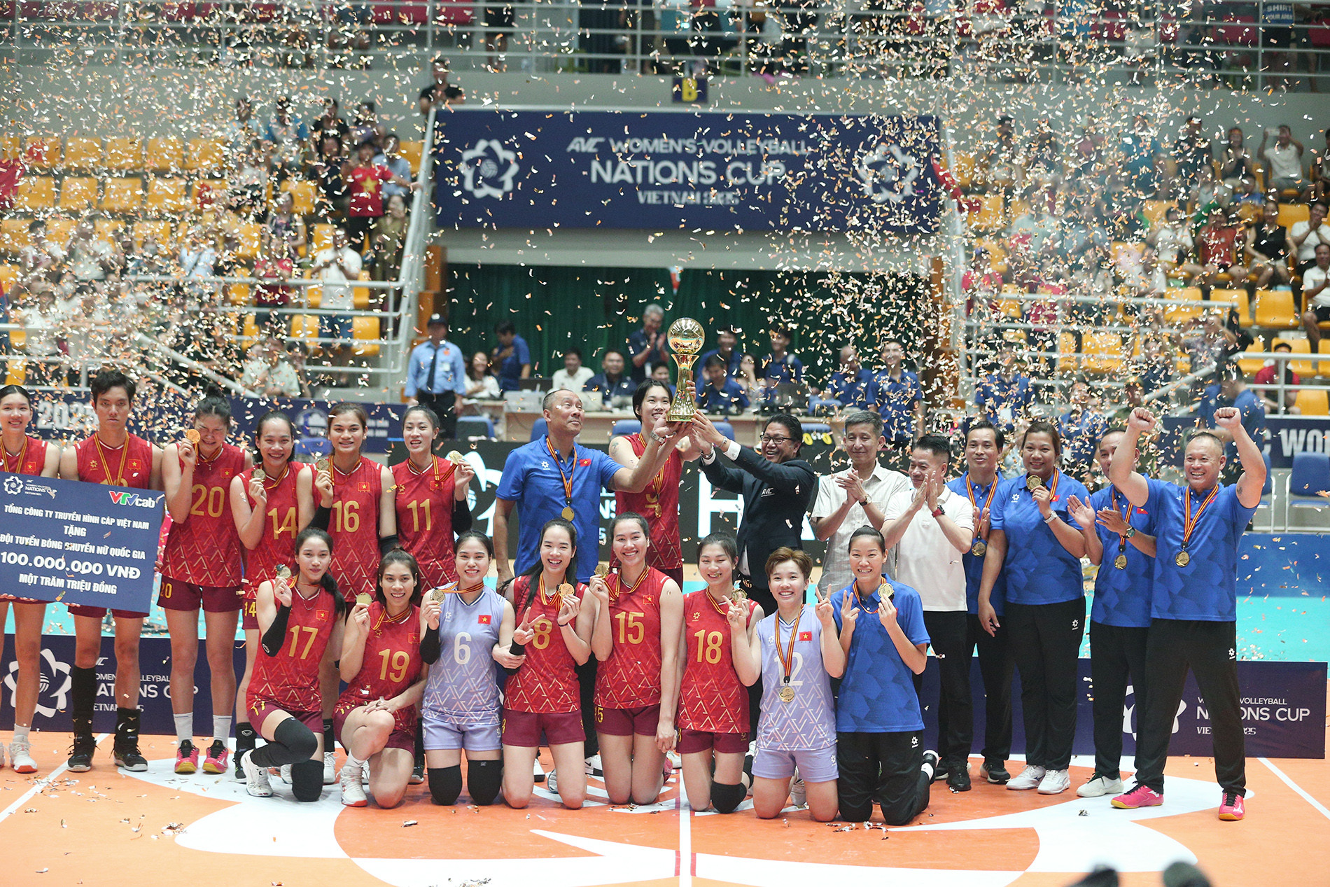 bong chuyen chau a 11.JPG