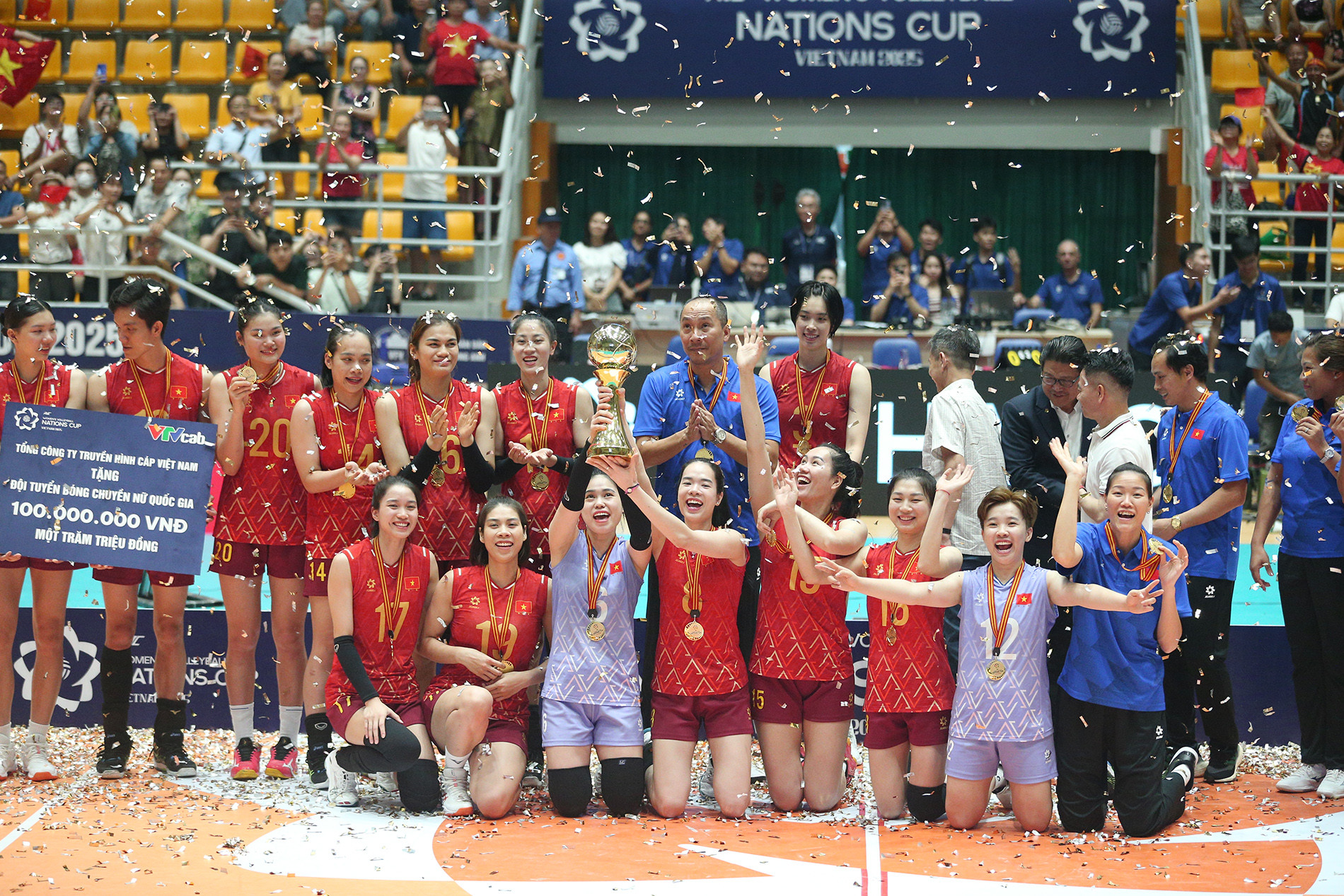 bong chuyen chau a 8.JPG