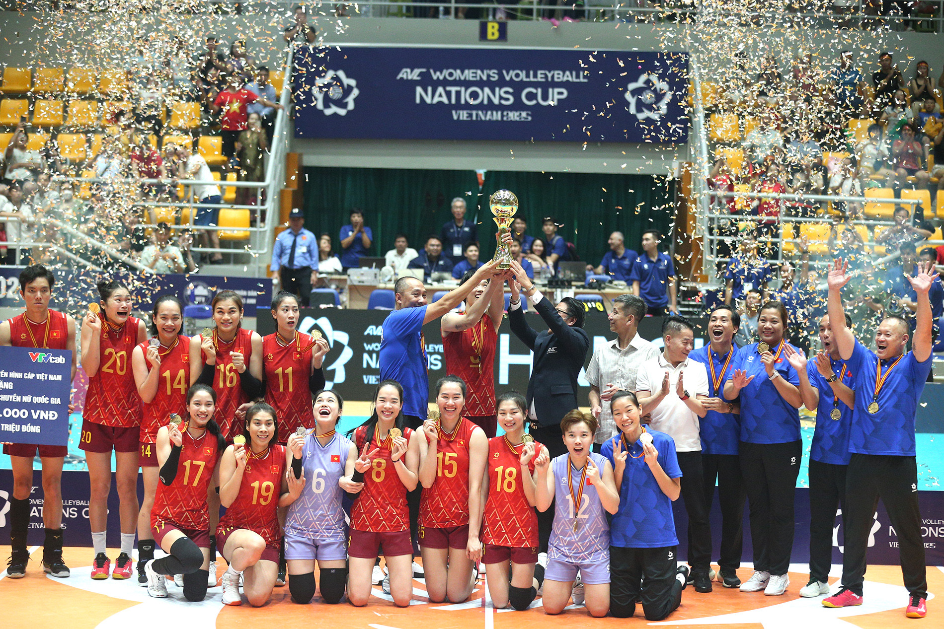 bong chuyen chau a 9.JPG