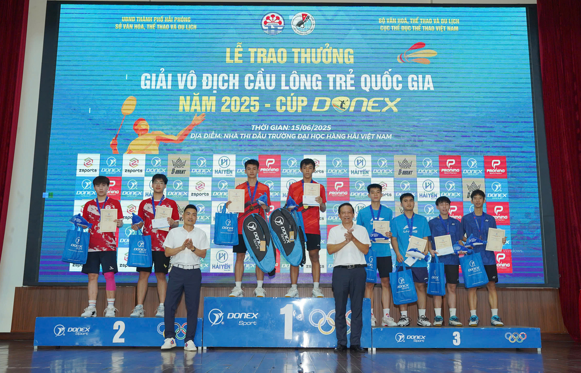 cau long tre.jpg