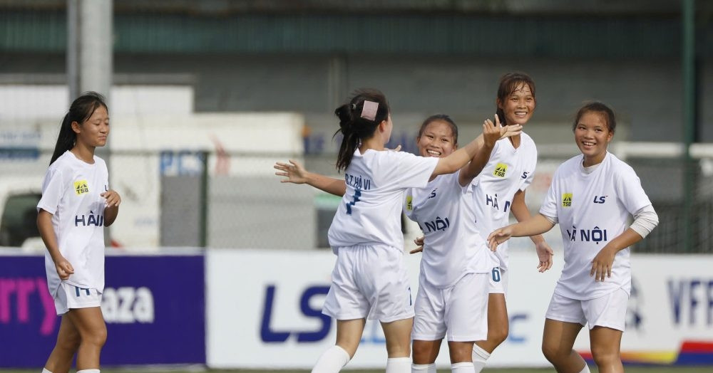 Giải bóng đá nữ U16 quốc gia 2025: ĐKVĐ phô diễn sức mạnh