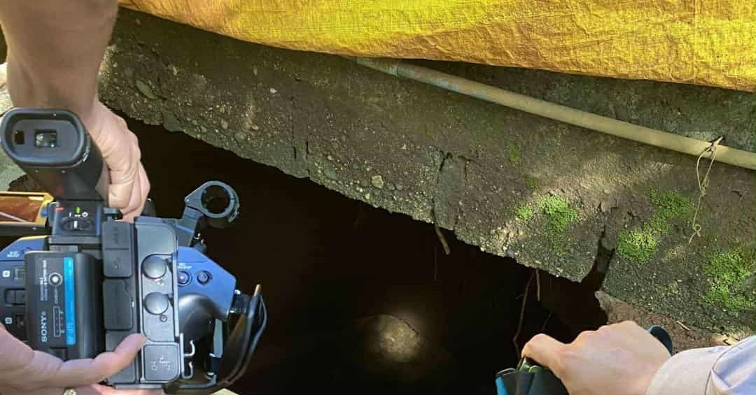 Hố sâu 5m xuất hiện trong vườn nhà dân ở Quảng Trị