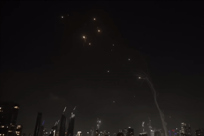 Iran-Israel dồn dập tấn công nhau, Tehran sẵn sàng xung đột lâu dài