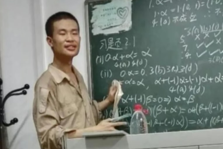 Lần đầu lên mạng, chàng trai gày gò lập tức 'gây bão', hàng triệu người theo dõi