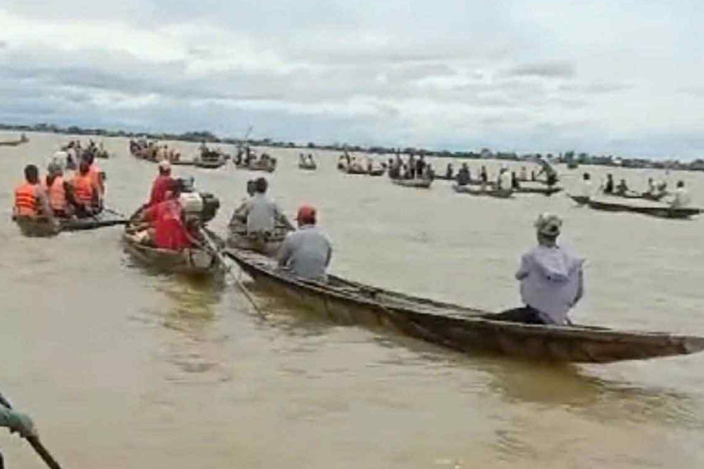 Lật thuyền khi đi xây lăng mộ, 2 người tử vong