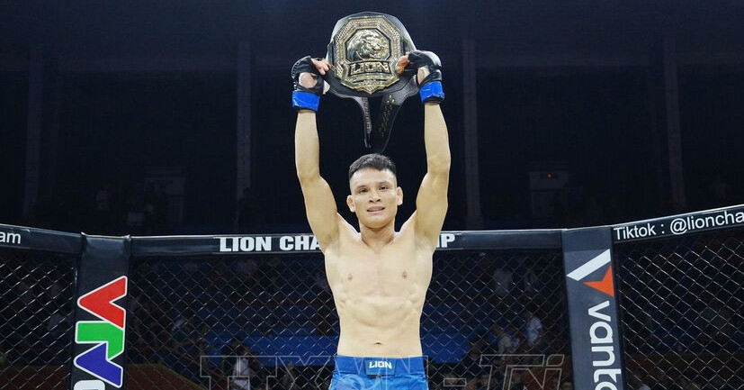 Lê Văn Tuần giành đai vô địch giải MMA Việt Nam