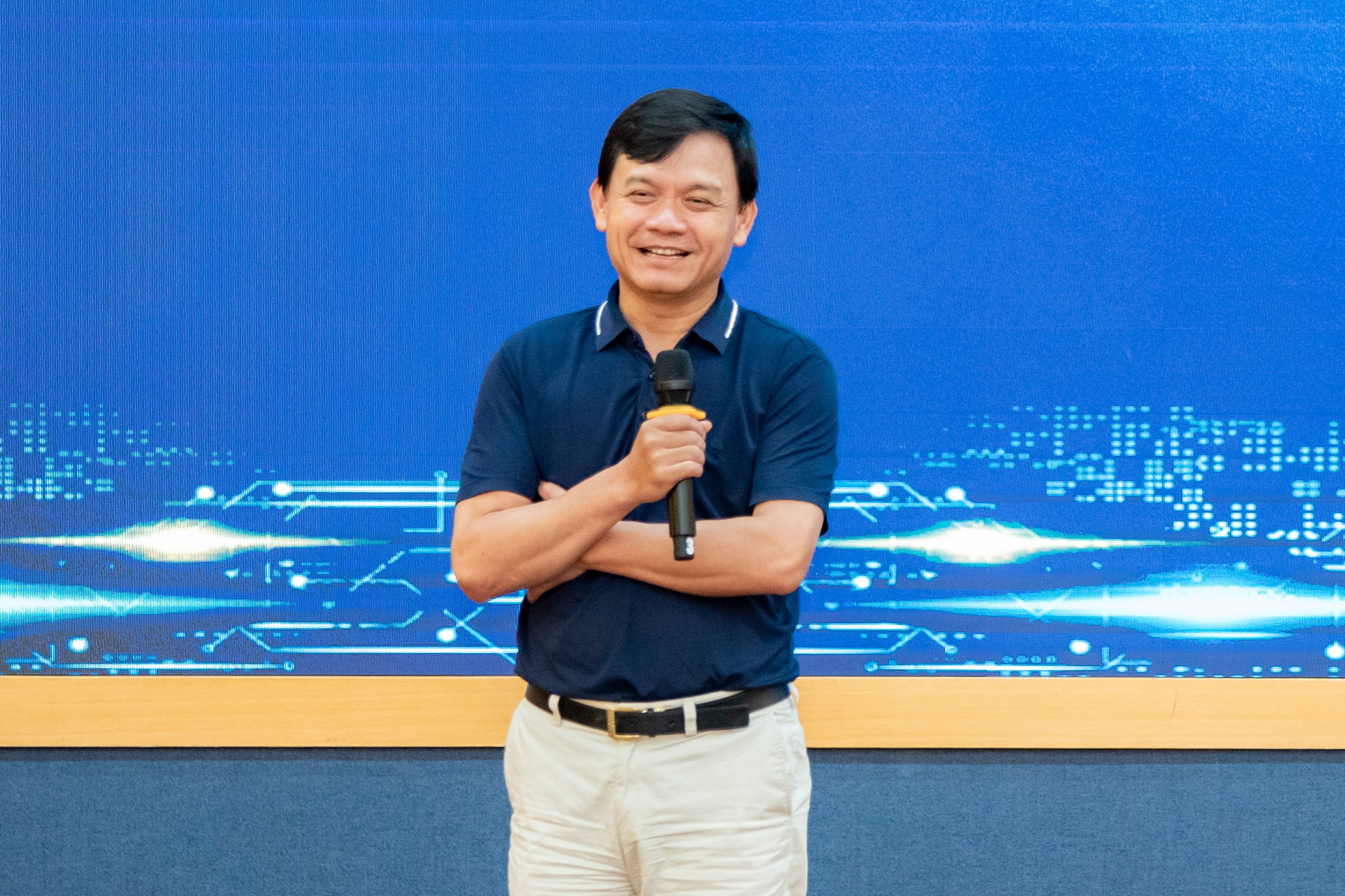 Lỗ 200 tỷ đồng từ nhà máy vi mạch, Shark Phú nhận lại bài học đắt giá