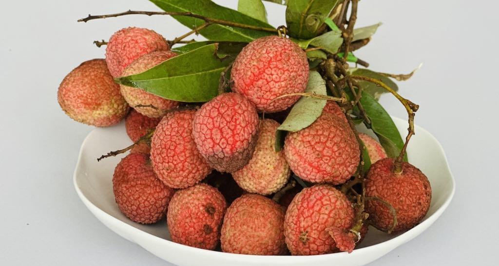 Người phụ nữ đi cấp cứu khi ăn hơn 100 quả vải, bác sĩ đưa ra cảnh báo quan trọng