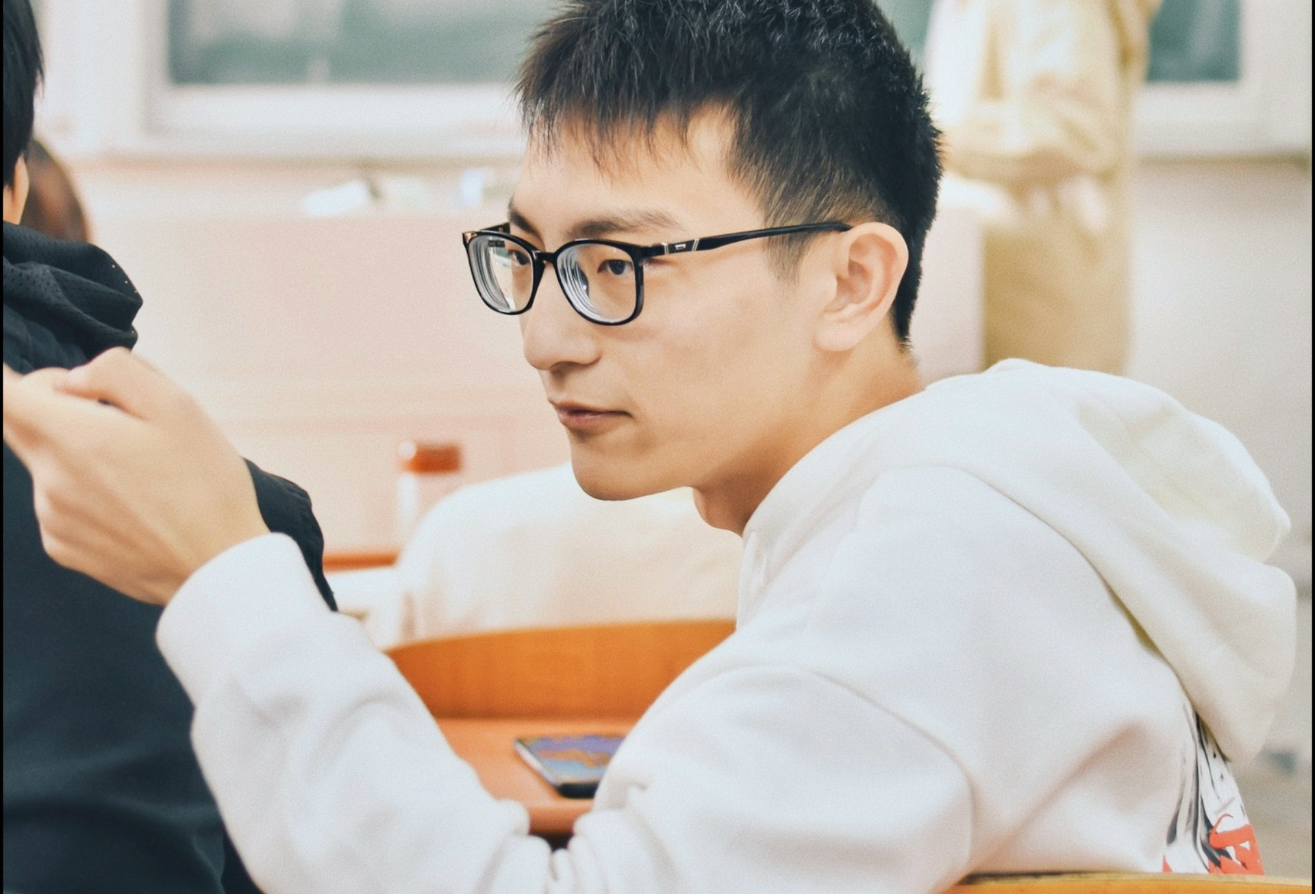 Nhận 33 bài từ 'sinh viên giả', giáo sư bị lừa, chấm điểm cao hơn sinh viên thật