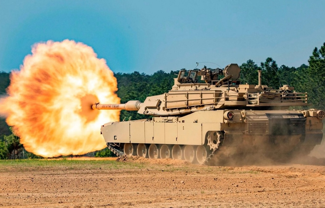 Sức mạnh xe tăng M1 Abram tham gia duyệt binh kỷ niệm ngày thành lập Lục quân Mỹ