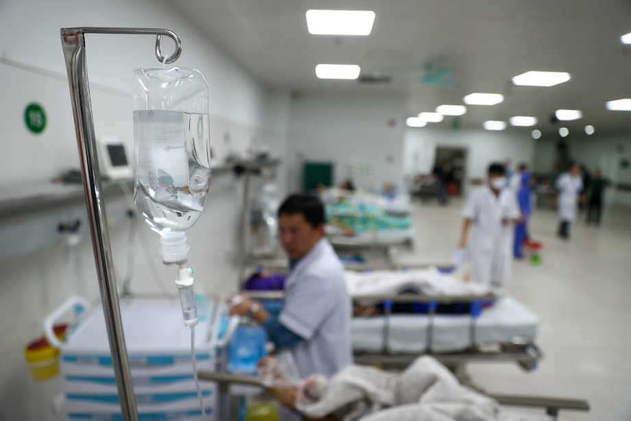 Bệnh nhân trốn viện, ê-kíp bác sĩ cấp cứu ngậm ngùi góp tiền trả viện phí