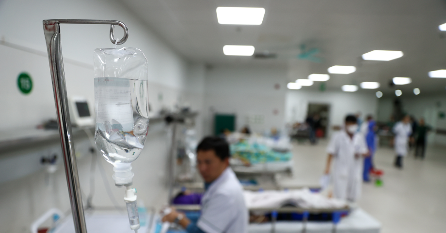 Bệnh nhân trốn viện, ê-kíp bác sĩ cấp cứu ngậm ngùi góp tiền trả viện phí