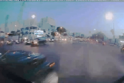Camera hành trình ghi lại cảnh xe ô tô ‘điên’ tông 2 người tử vong ở TPHCM