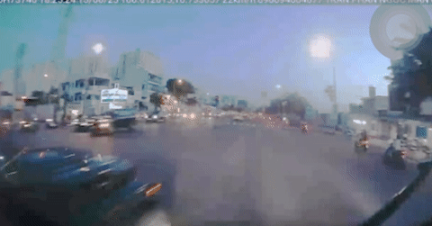Camera hành trình ghi lại cảnh xe ô tô ‘điên’ tông 2 người tử vong ở TPHCM