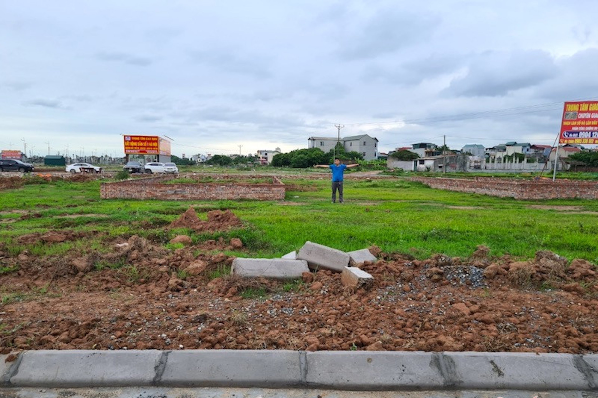 Có mảnh đất 200m2, làm thế nào để tách thửa, xây nhà ở trên 100m2?