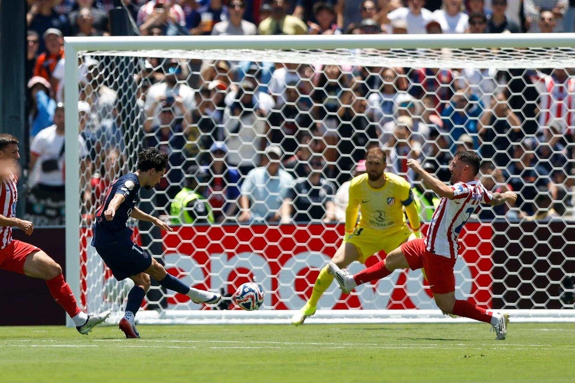 EFE - Vitinha PSG Atletico.jpg