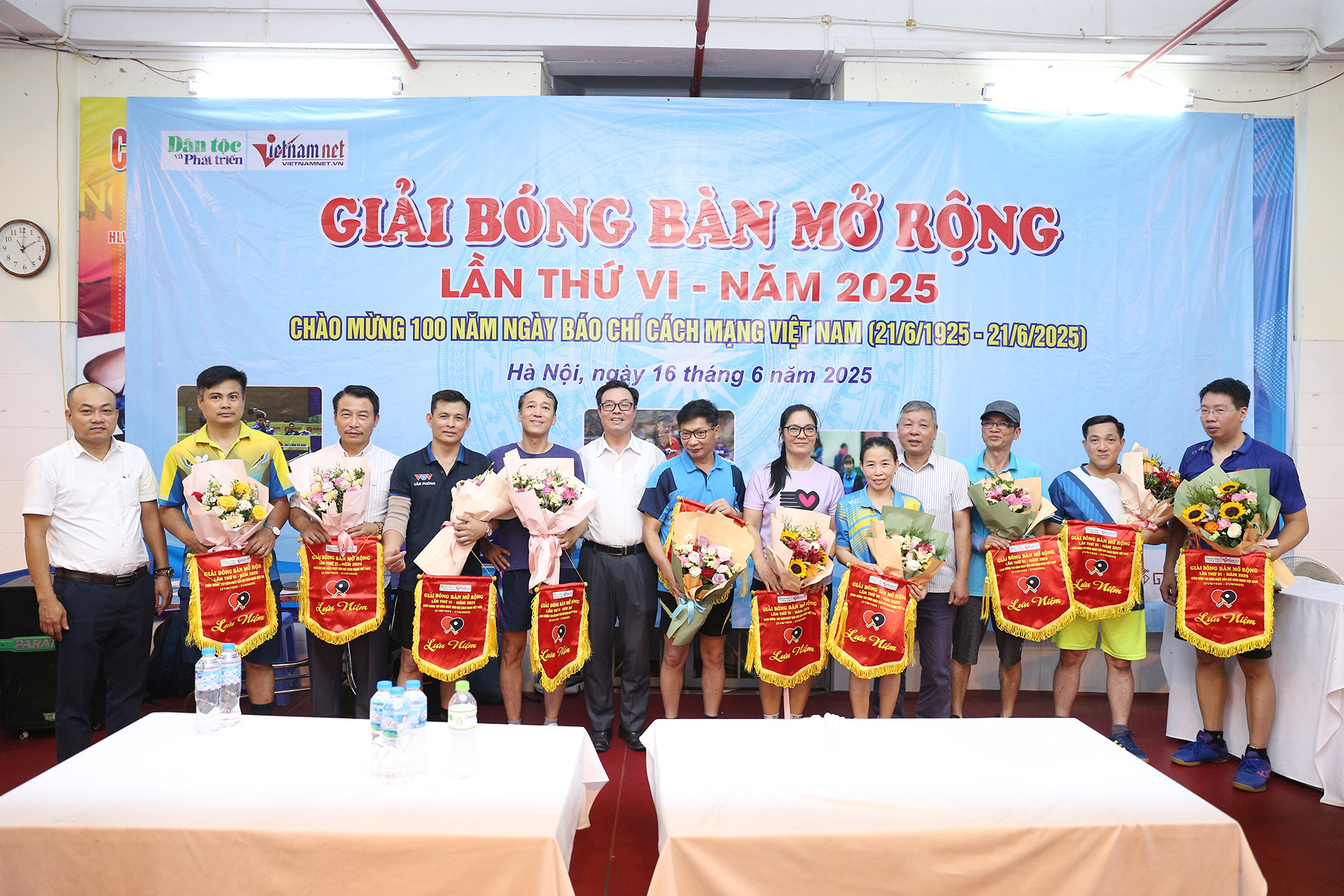 giai bong ban 17.JPG