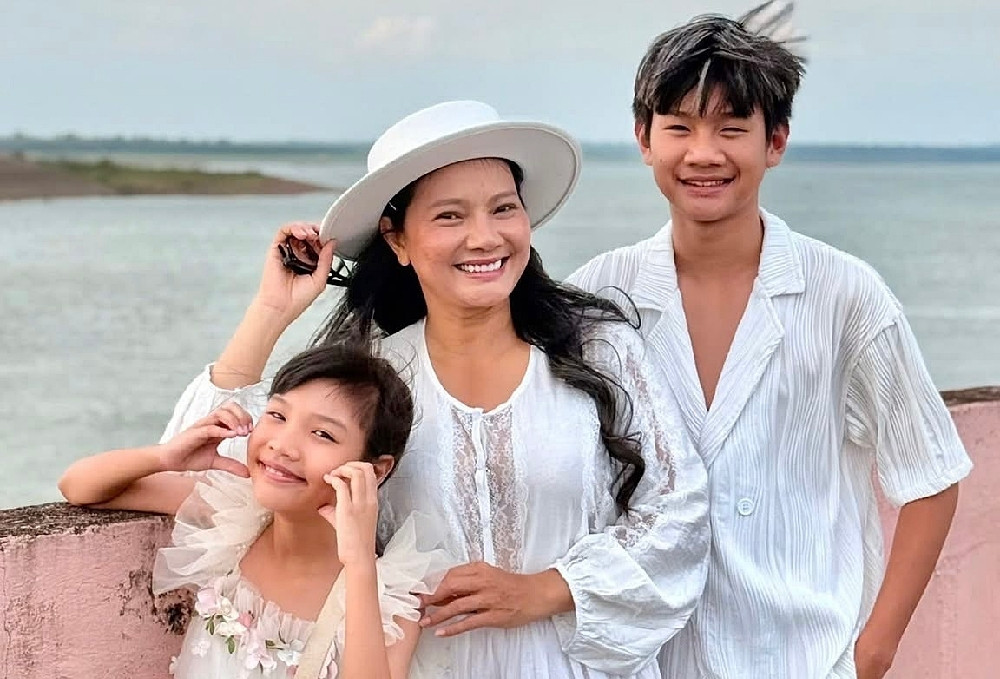'Nữ hoàng cảnh nóng' Kiều Trinh tiết lộ con gái 9 tuổi cao gần 1,5m