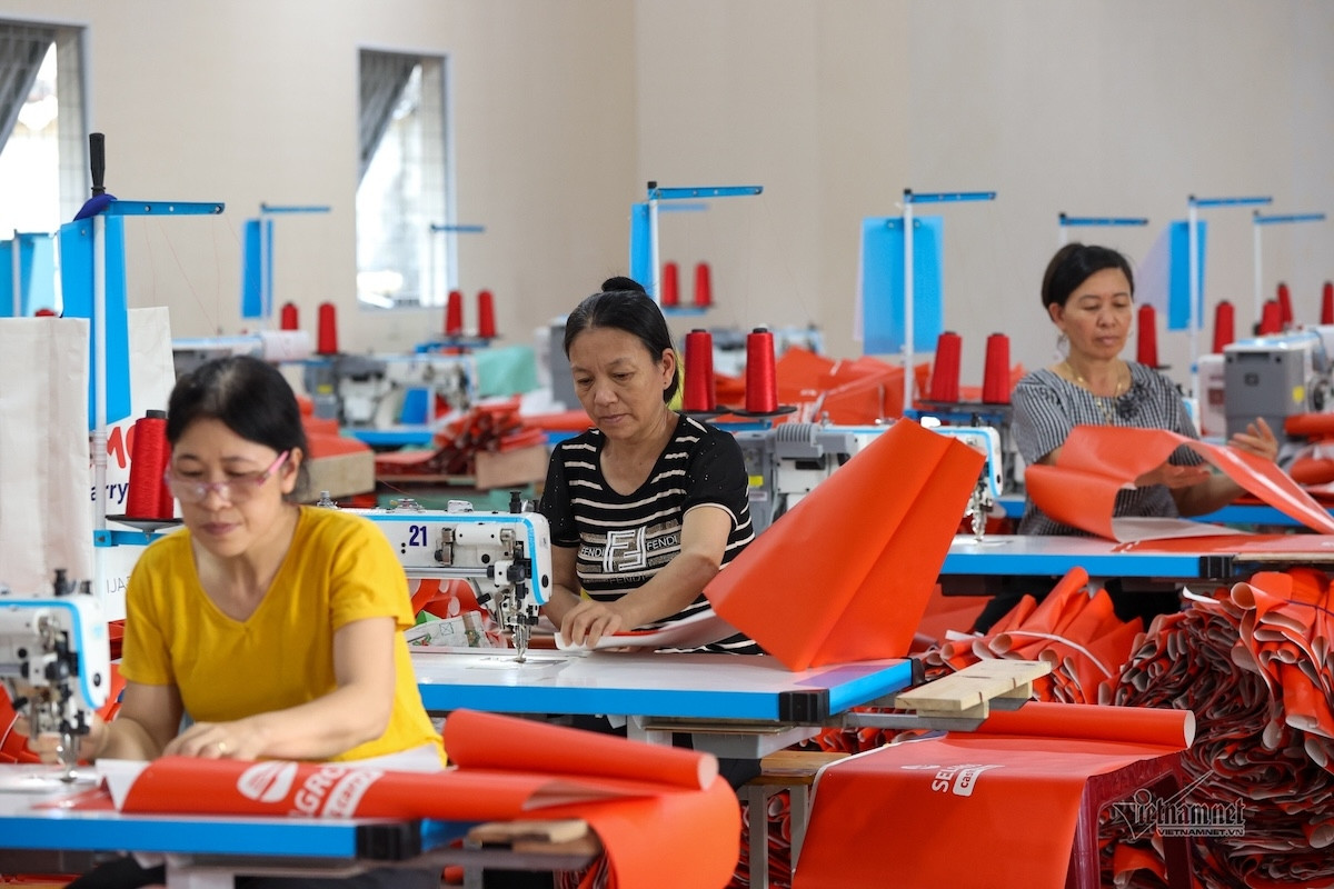 Quốc hội thông qua Luật Việc làm sửa đổi, mở rộng đối tượng bảo hiểm thất nghiệp