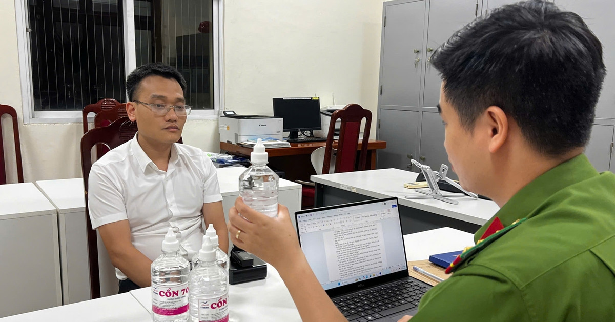 Sản xuất cồn y tế giả, một phó chủ tịch UBND thị trấn ở Hà Nội bị bắt