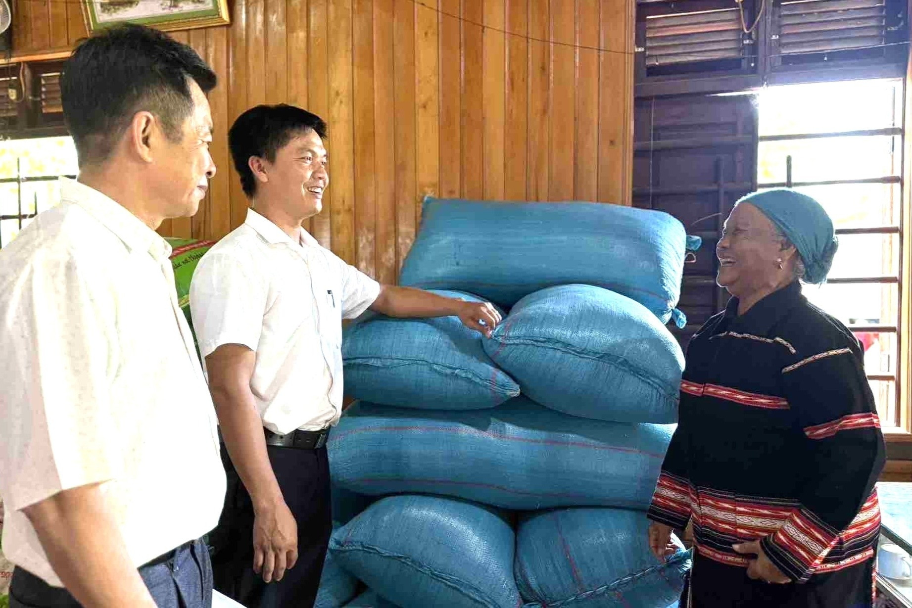 Vai trò then chốt của người có uy tín trong buôn làng tại vùng biên giới Ea Súp