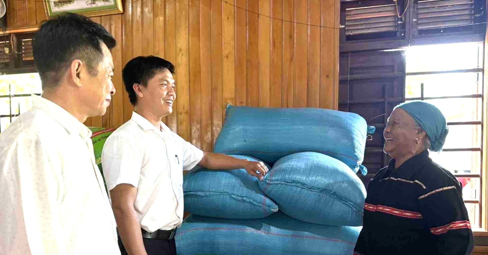 Vai trò then chốt của người có uy tín trong buôn làng tại vùng biên giới Ea Súp