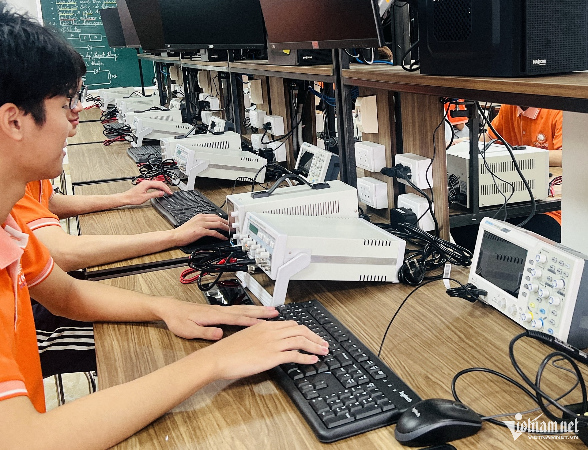 W-149. Dao tao sinh vien CNTT.jpg