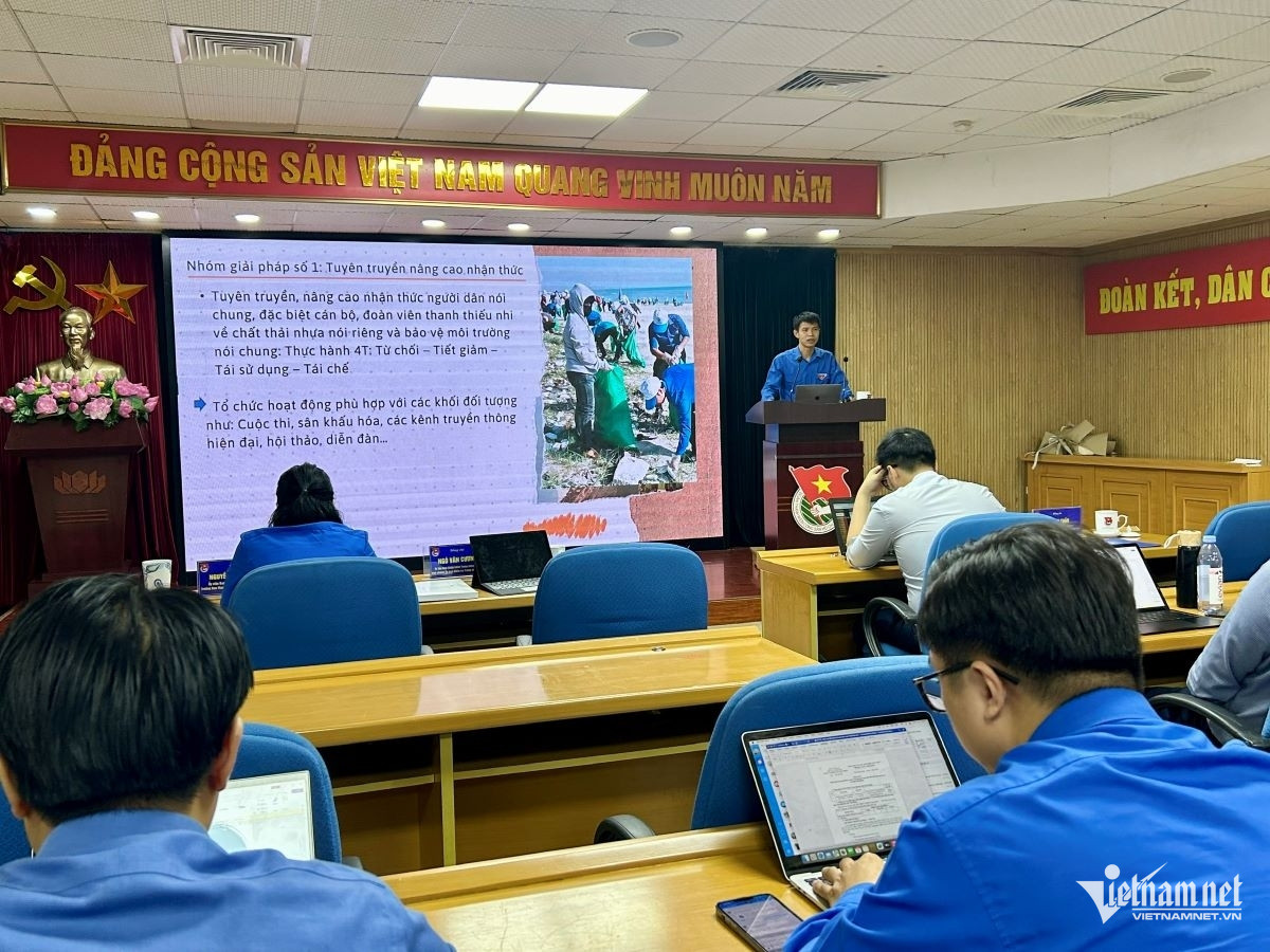 W-16 tap huan trung uong doan 777.jpg