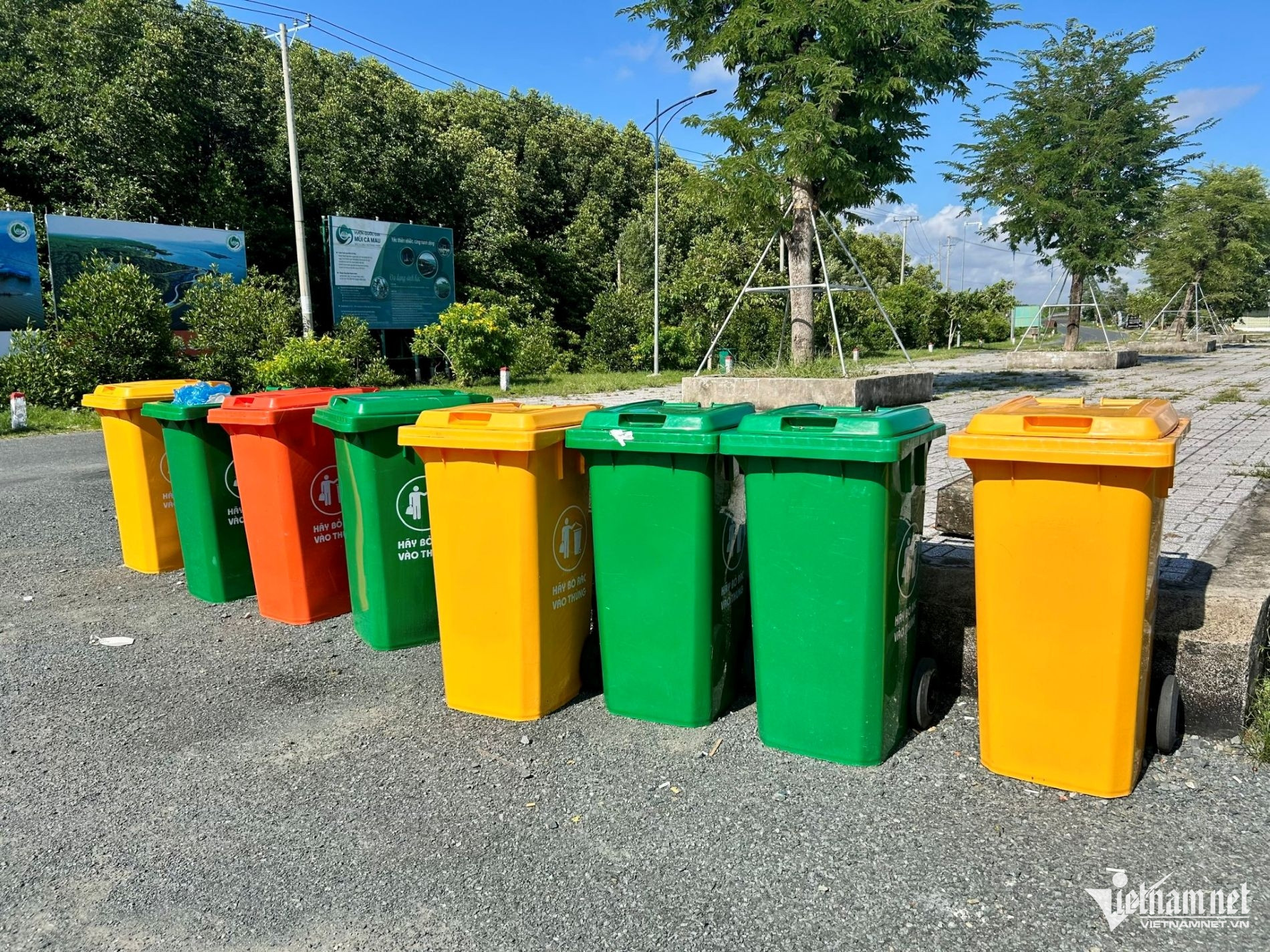 W-73 xử lý rác.jpg