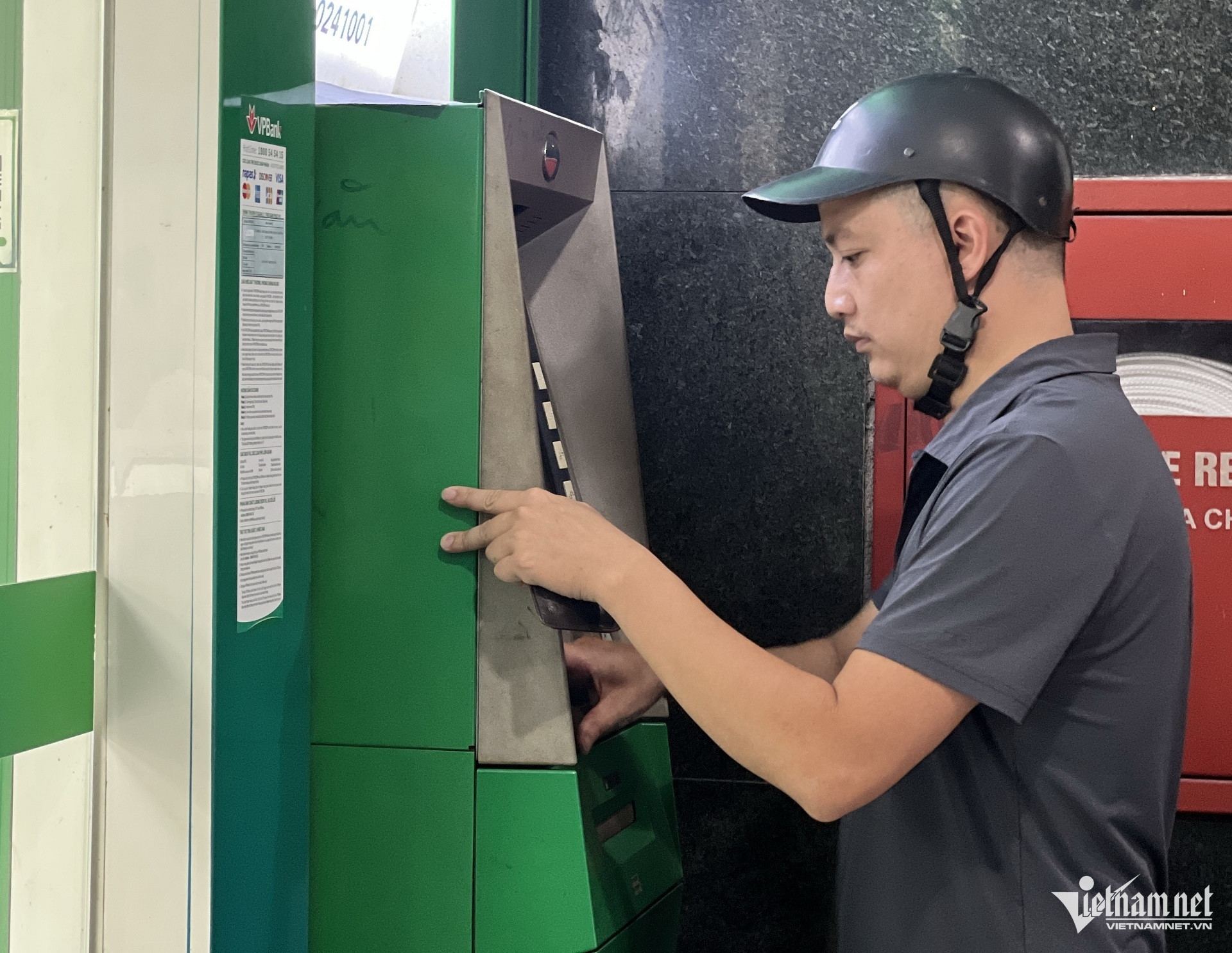 W-74. Ngan hang AI.jpg