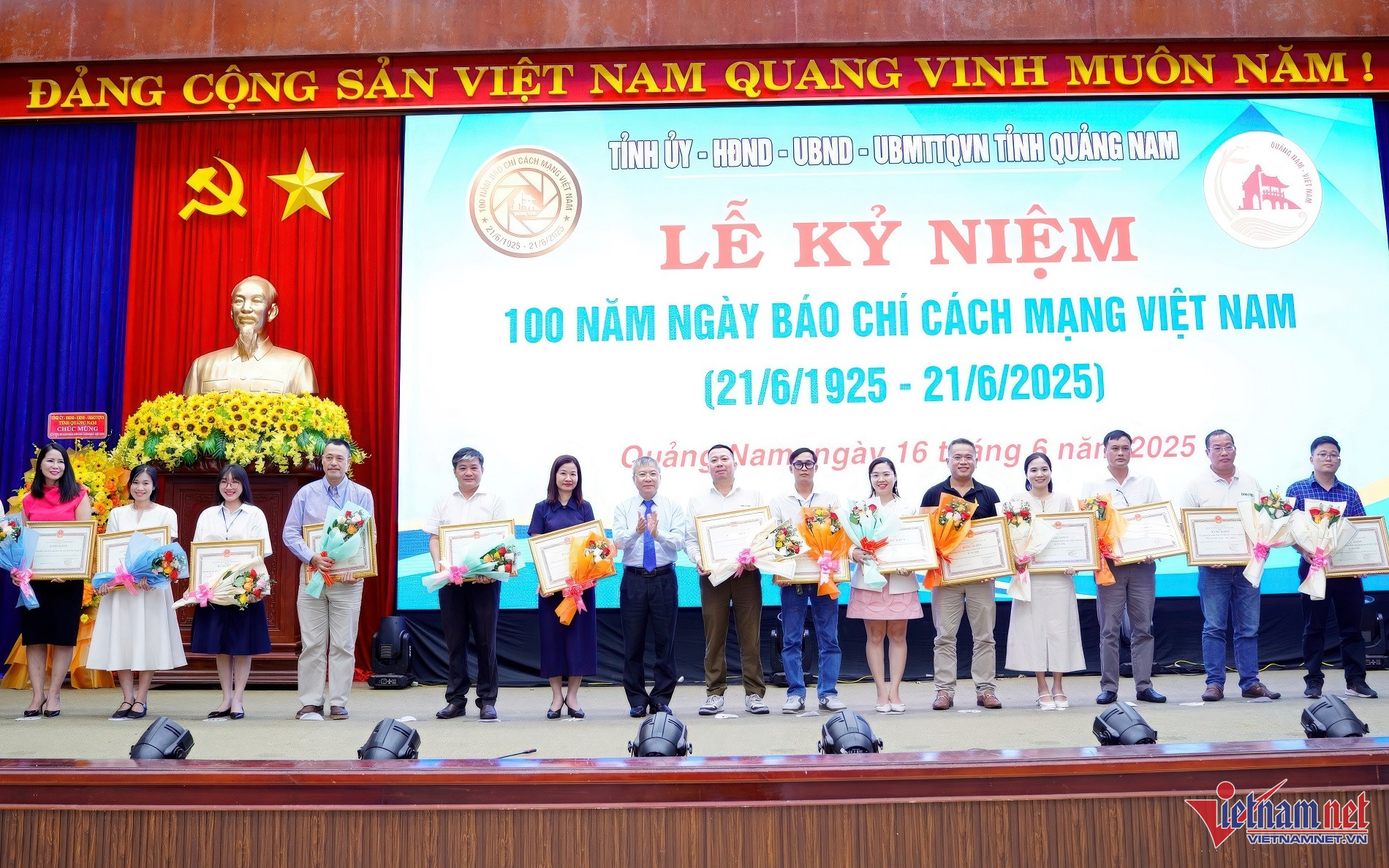 W-Anh Vnn bang khen.jpeg