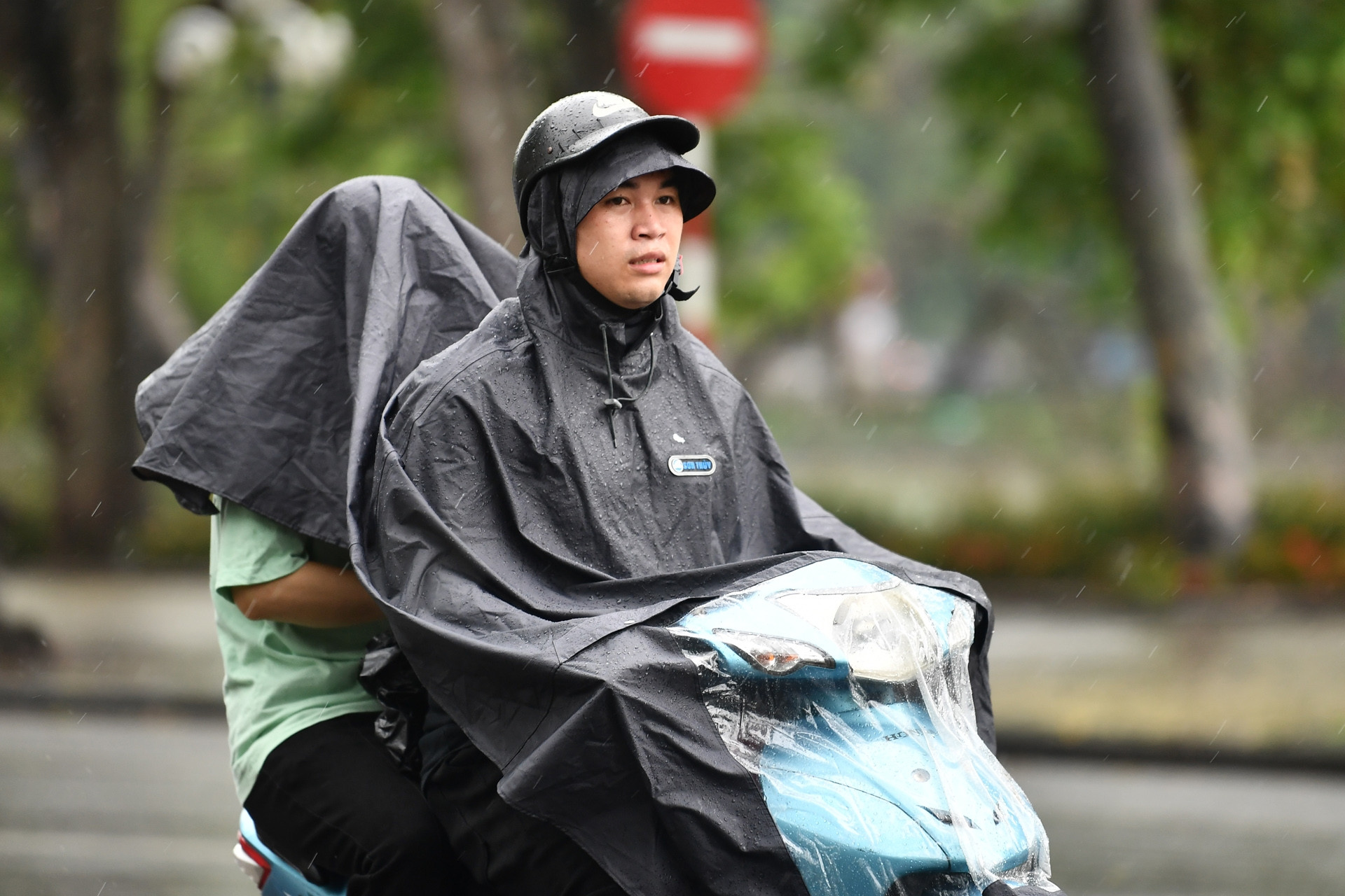 Dự báo thời tiết 18/6/2025: Khu vực mưa giông nhiều, Hà Nội nắng nóng 36 độ