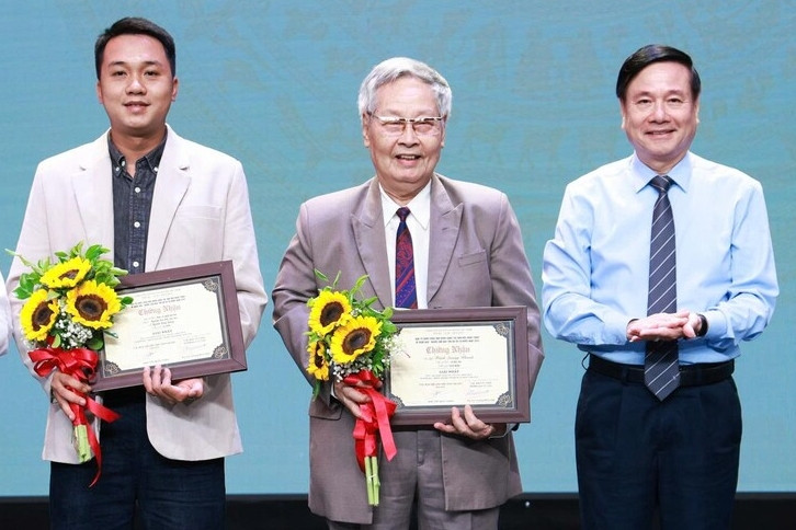 30 tác phẩm thơ, kịch, ca khúc về nghề báo được vinh danh