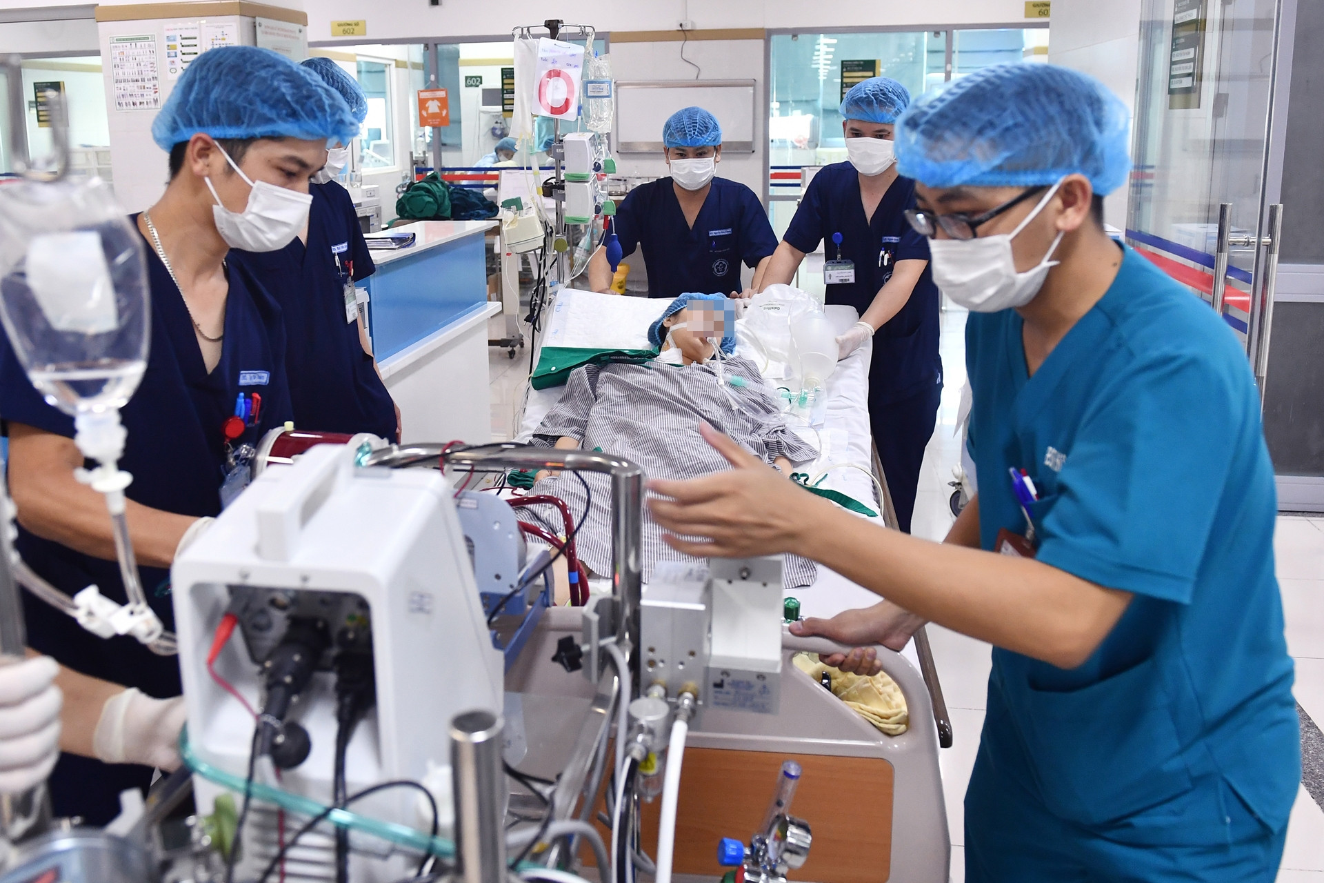 55 ca cấp cứu, 11 bệnh nhân xuất viện nhưng không đóng bất kỳ chi phí nào